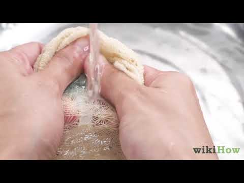 Video: Nagellack aus Kleidung entfernen – wikiHow