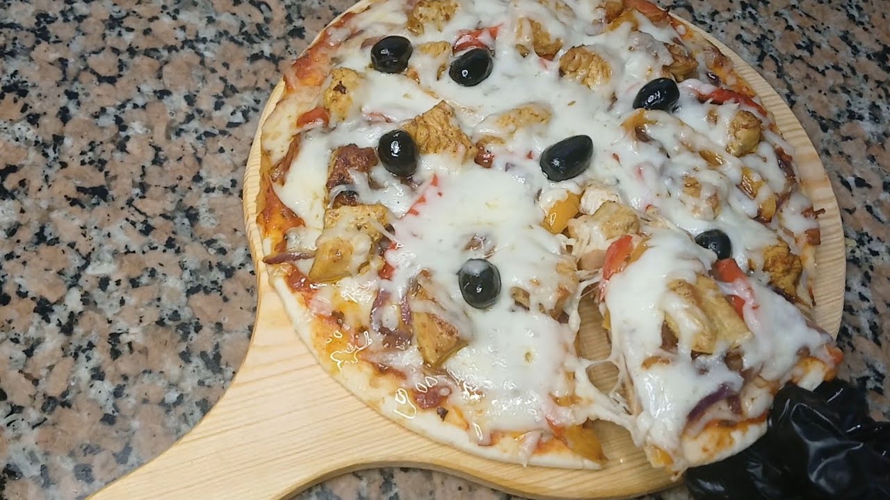 📍بيتزا 🍕هت،   بعجين بيتزا جاهز،  وحشوة لذيذة جدا 👌