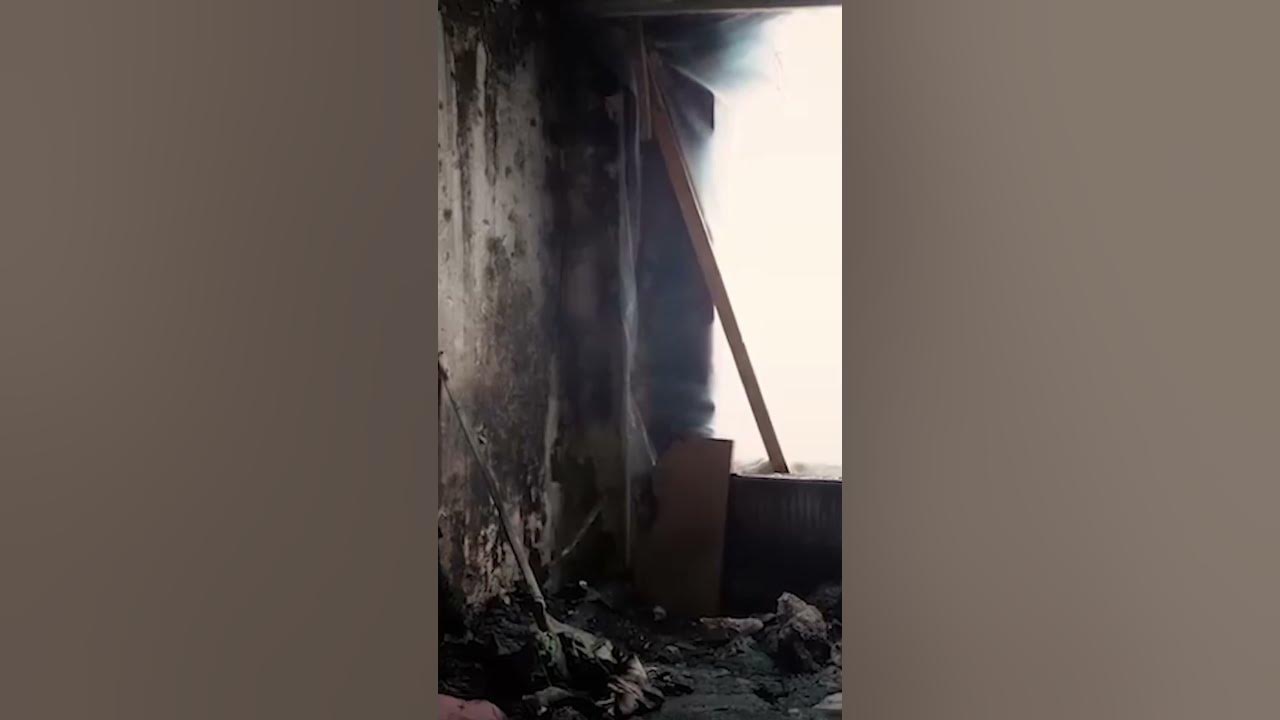 Ukrainian woman plays piano in the wreckage of the apartment where her father died 💔