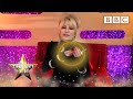 Dolly Parton used her NAILS to play the song '9 to 5'! @The Graham Norton Show - BBC