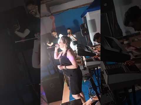 شابة قمر خليهم على هواهم حتى يلقو دواهم