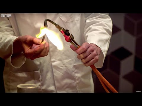 Burning DIAMONDS - Humphry Davy&rsquo;s Experiments | Earth Lab