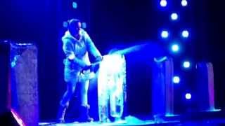 Freeze The Night Chainsaw Ice Sculptor Frozen Fun Dca Disneys California Adventure 2014