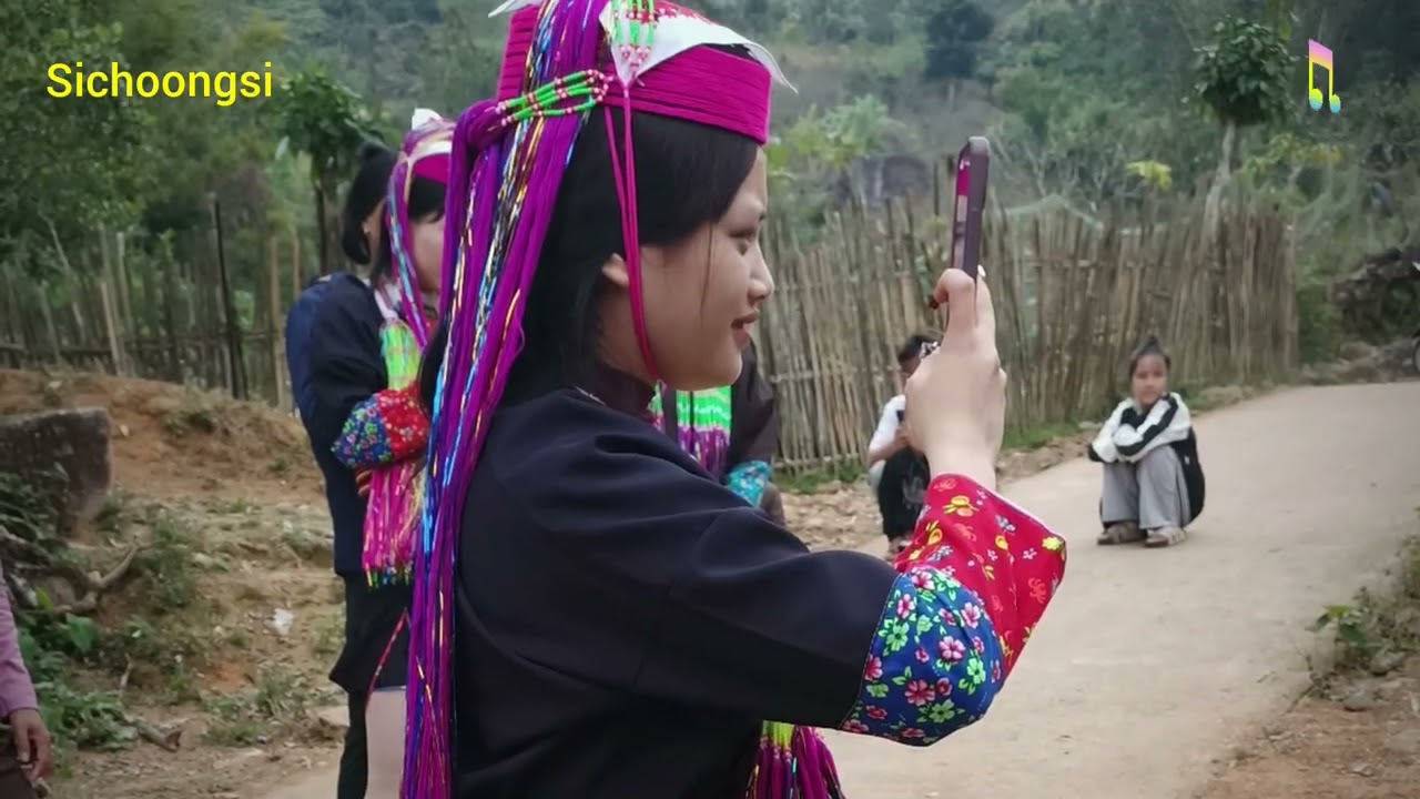 Nhóm Hát Dân Tộc, P178