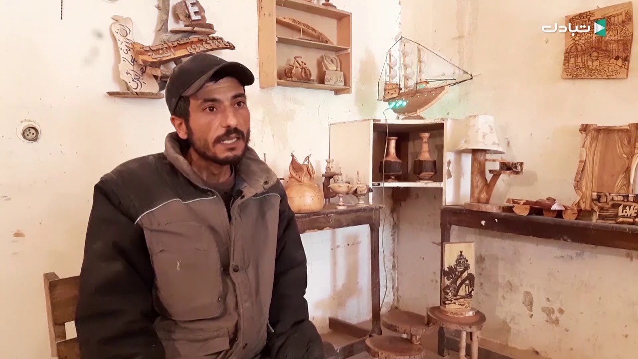 رزقي+:صانع تحف ومجسمات خشبية