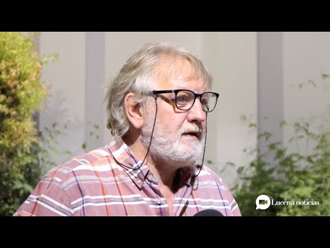 VÍDEO: Luis Felipe Comendador presenta en Lucena su poemario "Estrafalarios"