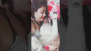 Download lagu Girl injoy kiss to dog Girl injoy kiss to dog