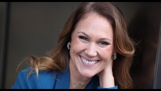 Maria Forsblom Överraskar Alla Visar Sin Hemliga Talang