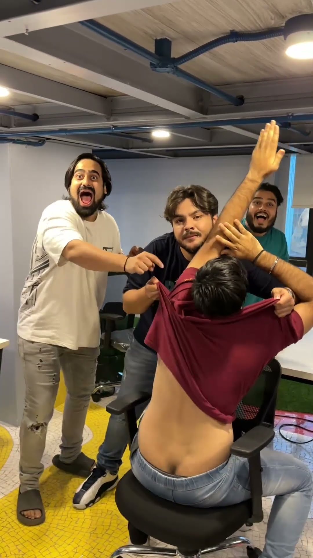 Never ever play this game with BOYS. #Shorts #ashishchanchlani #acv  #comedy
