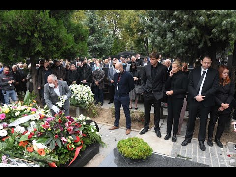 Tužna scena na grobu Dude Ivkovića! Pušteni beli golubovi u njegovu čast!