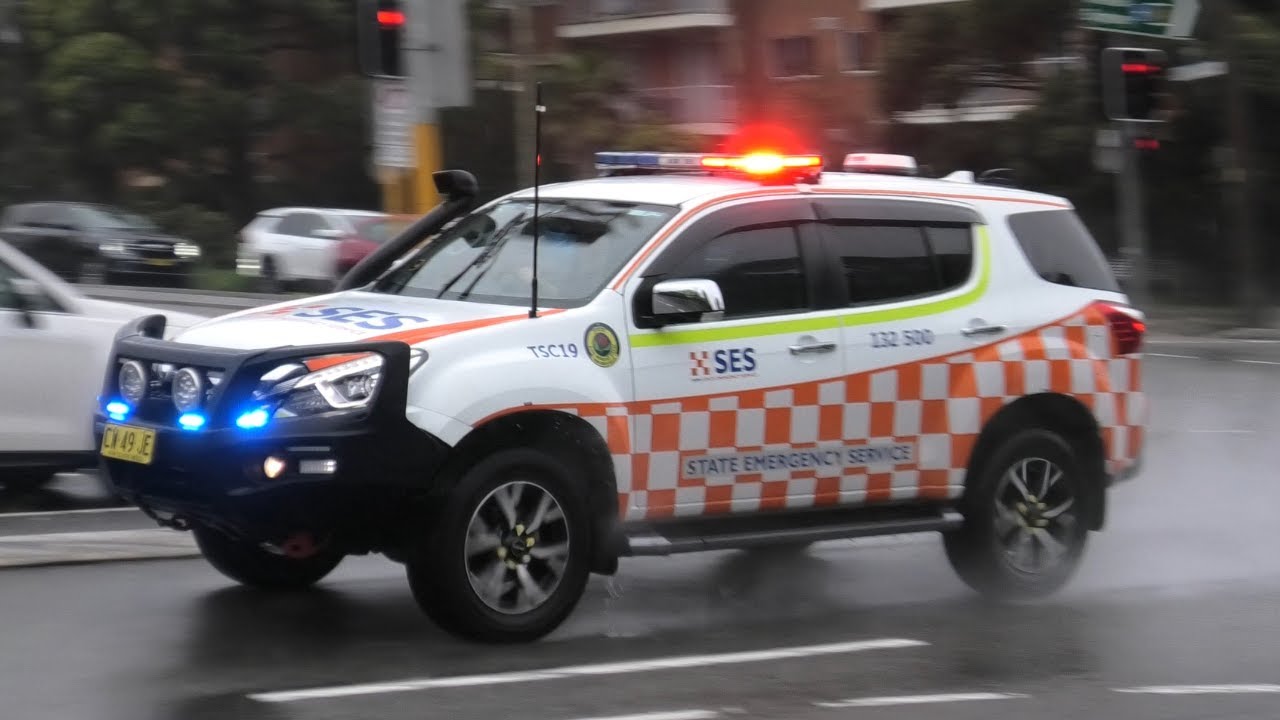 [NSW State Emergency Service] BAY31 TSC19 BAY56 Responding | Flood Rescue