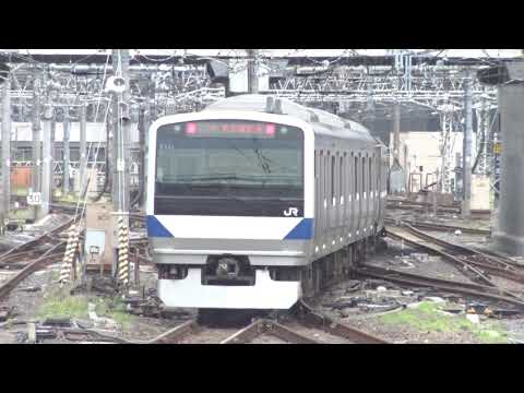 過密なダイヤとなっている上野東京ライン（上野駅を常磐線下りE531系が出発しているうちに後続の宇都宮線下りE231系が到着）