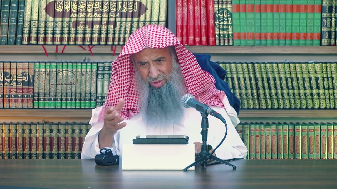 هل التكبير والتهليل الجماعي بين ركعات التراويح بدعة؟