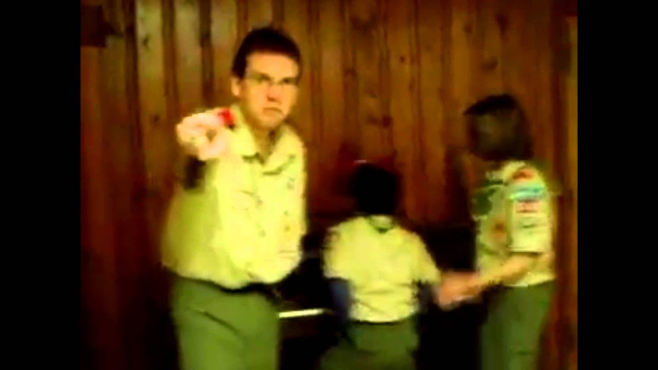 DIRECTIONS DES RISQUES HUMAINS # ET EN PLUS IL A ETE SCOUT!!!!