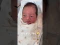 (D+13) 뭐가 불편한 것 같은데 뭔지 모르겠는 아기 😭