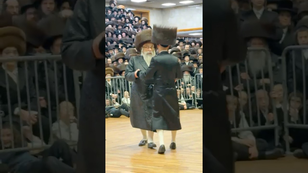 כ"ק האדמו'ר מויזני'ץ מאנסי בריקוד עם החתן בעת שמחת בית ויזני'ץ