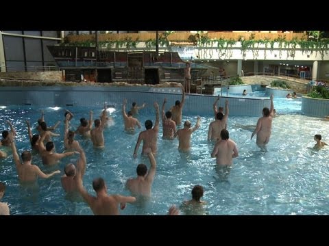 Les naturistes tchèques fêtent leur carnaval à Prague