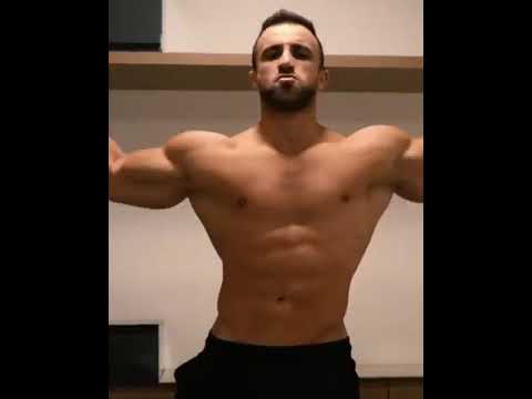 شاهد رجل بارد