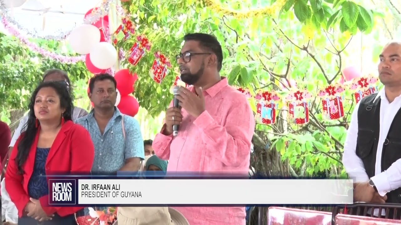 PRESIDENT ALI HOSTS LUNCHEON FOR REG  3 SENIORS