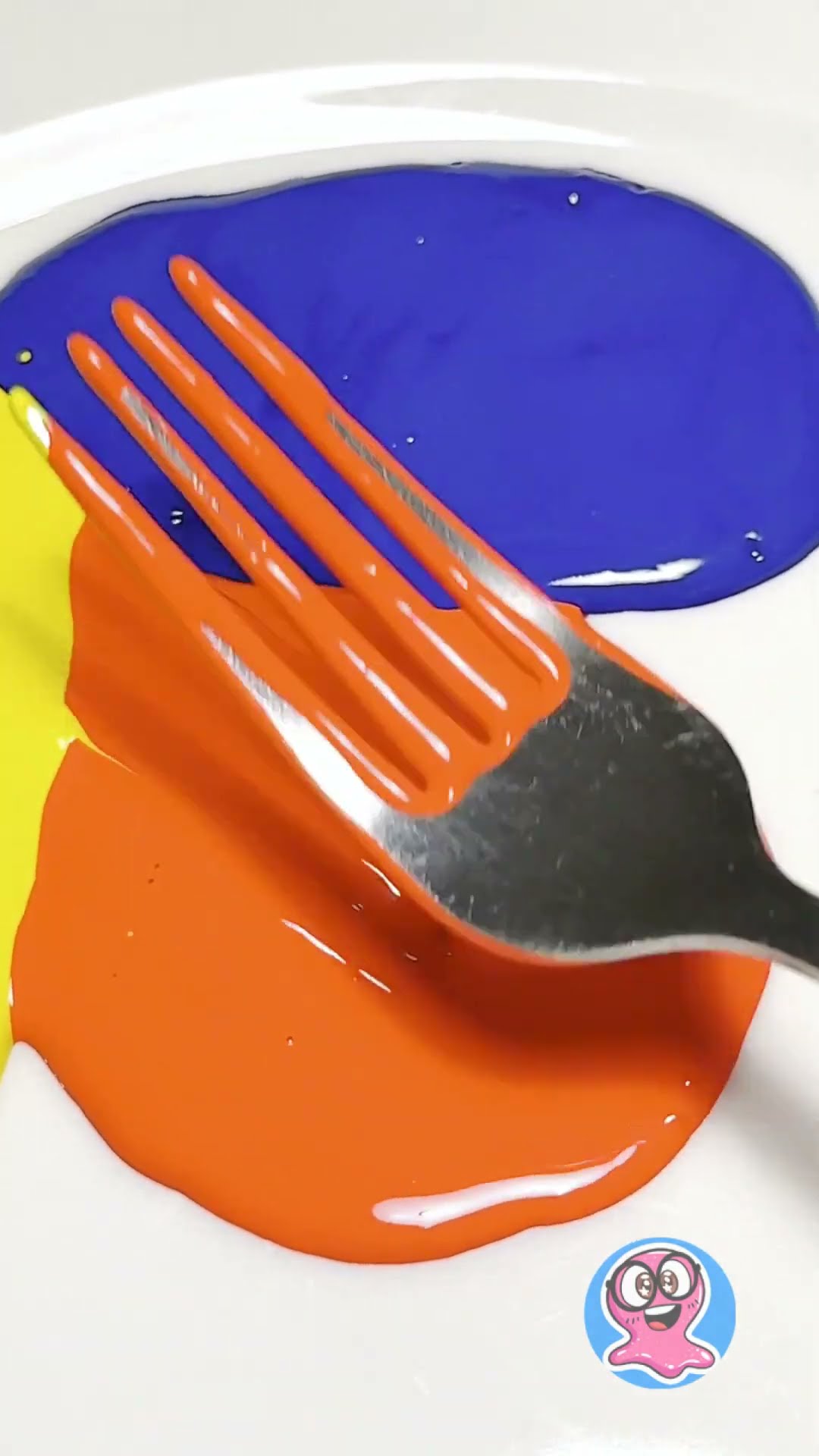 Hack para pintar flores con un tenedor ? #arte #manualidades #dibujo