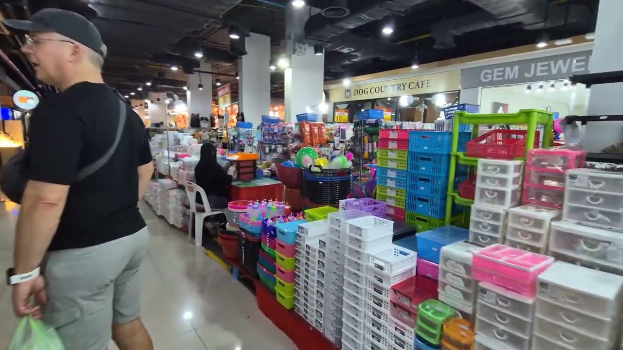 🇹🇭 Mixt Chatuchak Shopping mall in Chatuchak Market, Bangkok - Thailand 