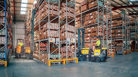 #Combilift Aisle Master - in Narrow Aisle handling pallets in a #warehouse