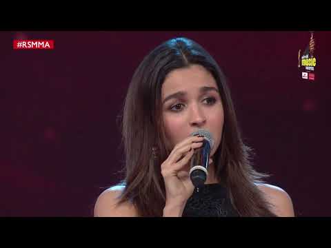alia-bhatt-cover-song-at-royal-stage-mirchi-award-2017.