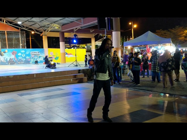 Ayie( Leon)-Balasan Janji Palsumu live 21.12.2019 Dataran Keris Alor Gajah. class=