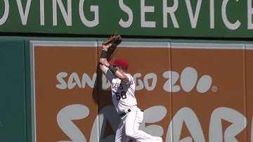 OAK@LAA: Calhoun makes a leaping snag in right field
