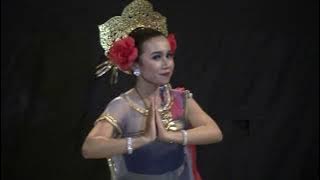 TARI LENGGANG PUSAT LATIHAN TARI BAGONG KUSSUDIARDJA