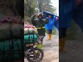 Ojek Kec Rampi Kab Luwu Utara di Tanjakan Terjal Cuaca Hujan......Resiko Terjadi Celaka !!!