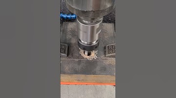 Peck Tapping 🎯 What is your favorite way to create threads?  #machining #engineer