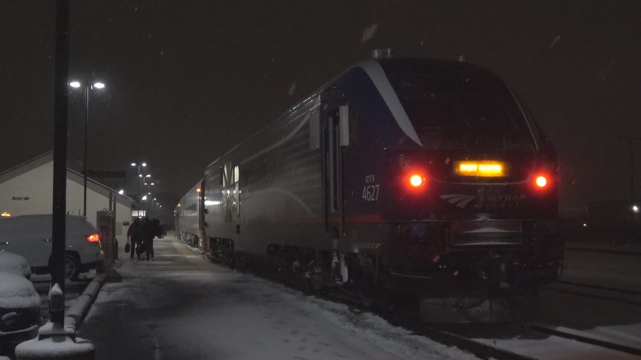 Amtrak 364 the 'Blue Water' arrives in Port Huron, MI 11/28/21