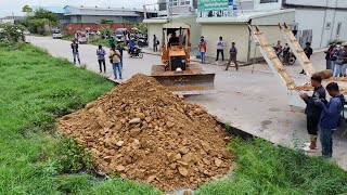 Great NEW Start! Teamwork in Action | KOMAT’SU Bulldozer & Dump Trucks Moving Stone & Soil Smoothly