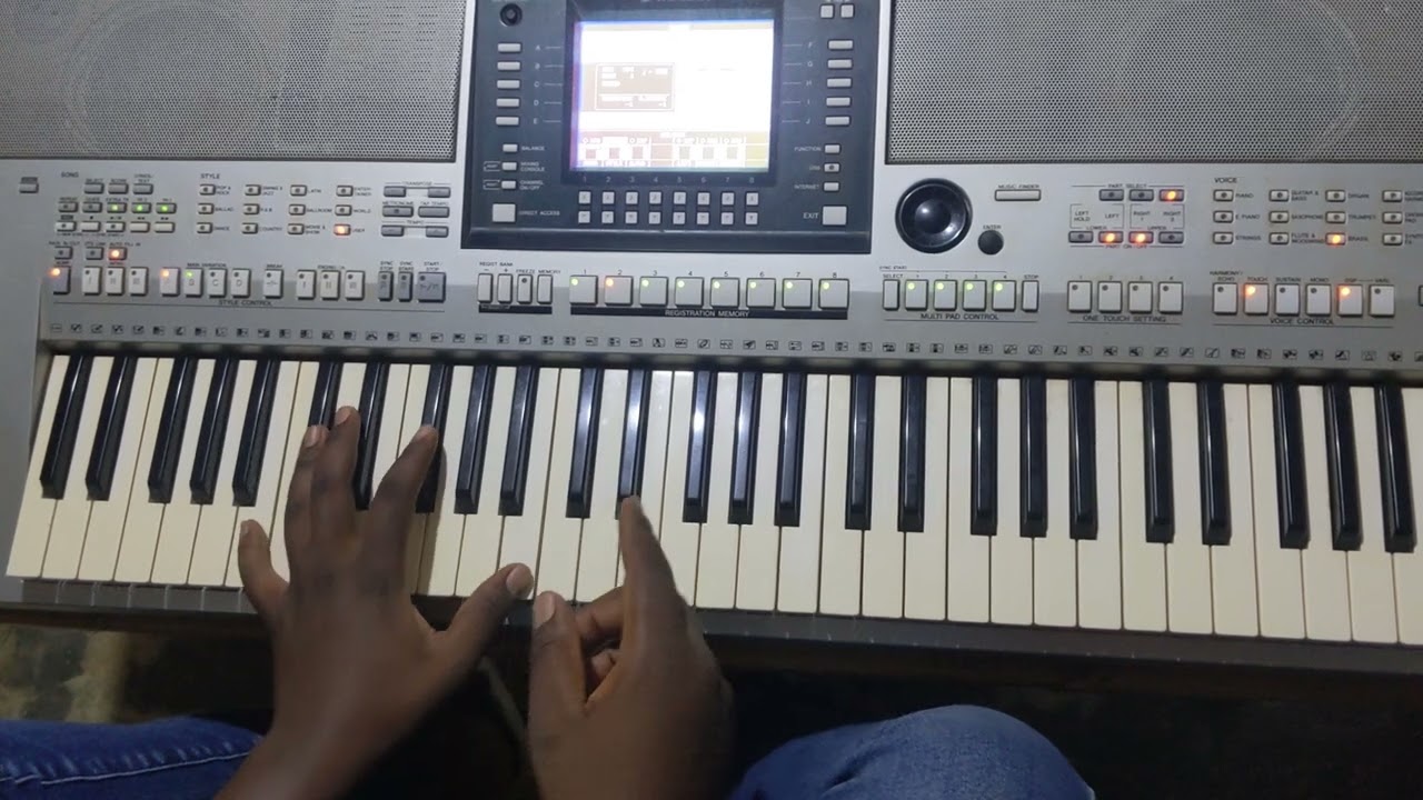 #umukunga dore amabanga akomeye yo gucuranga #bass imeze neza mu #umukunga 🎹🎹🎹💥🔥 #music #tutorial