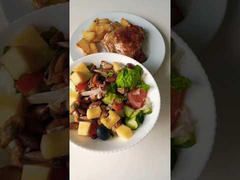 Здоровая тарелочка (салат с морепродуктами🥗+ #курица + картофель запечённый)