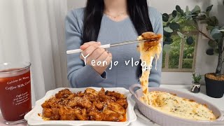 Chicken like  Zikova, corn cheese, strawberry waffles, cleaning the dressing table/Korean vlog