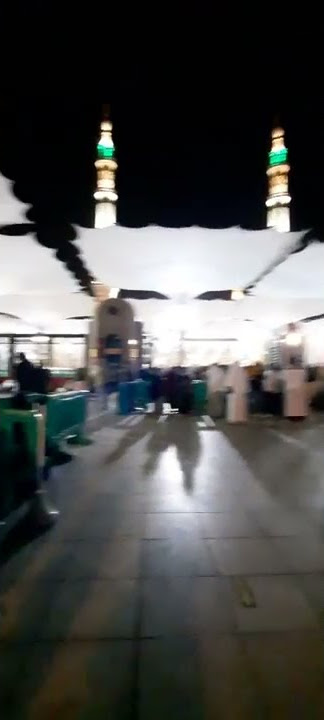 Masya allah pada ngantri menunggu sholat subuh .Masjid nabawi madinah