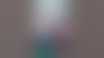 بنتي مشات تقرا وهي مع صاحبها وسمعو شنو كيقول وهي محلولة ومعنقها 