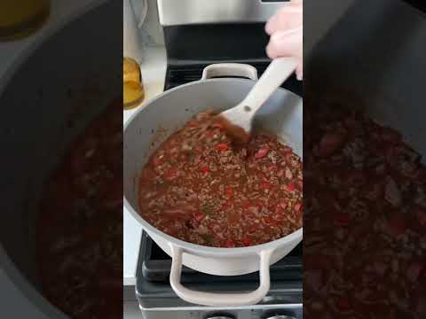 The best ONE POT dinner to make is chili! shorts