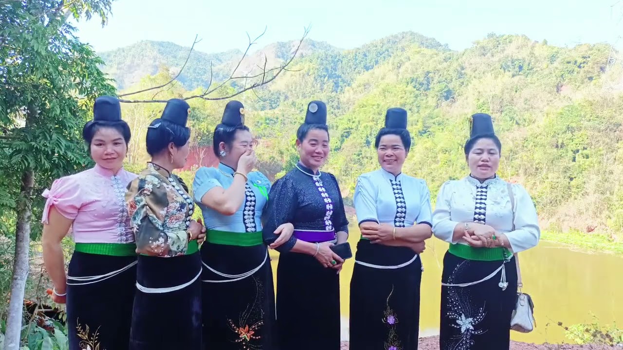 Các chị em lần đầu gặp nhau hát 