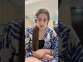 بنت بيدها حب وحنان تكفي قلوب الدنيا بنت بيدها حب وحنان تكفي قلوب الدنيا