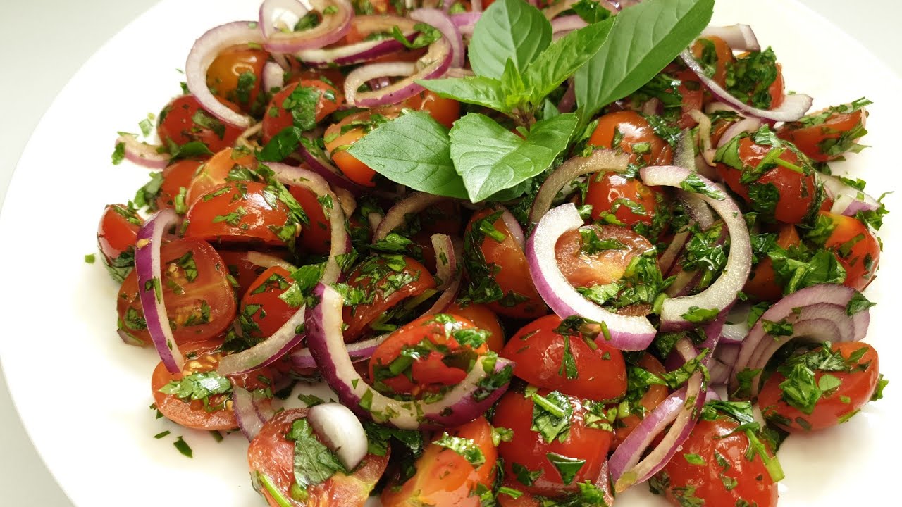 سلطة بندورة الشيري الكرزية