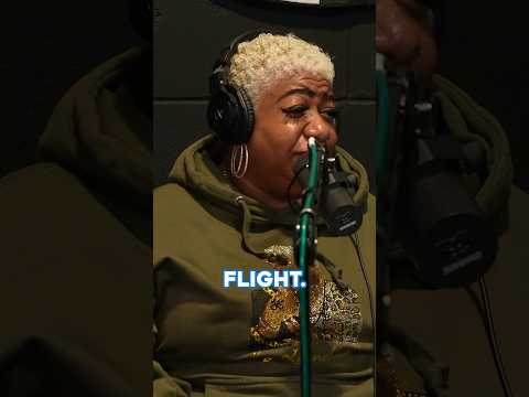 Do Not Mess With Luenell On A Plane | Howie Mandel Does Stuff