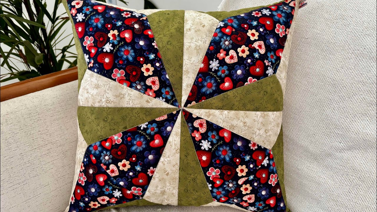 Capa de almofada utilizando poucos retalhos em patchwork. 45x45cm