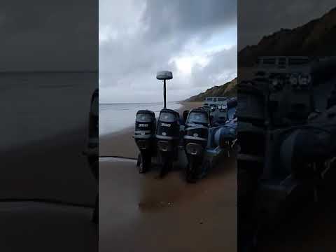 Aparece en Mazagón una zodiac abandonada supuestamente utilizada para el narcotráfico