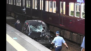 踏切内で乗用車と電車が衝突　運転手の男性がけが　神戸・東灘