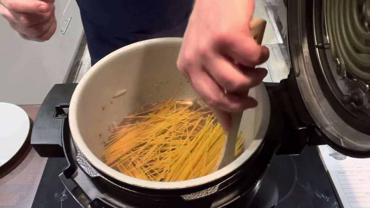 Spaghetti Bolognese pressure cooked in the ninja foodi max 15in1. YouTube