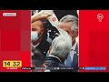 Mujer lanza agua al Presidente Piñera tras ceremonia en La Moneda | 24 Horas TVN Chile