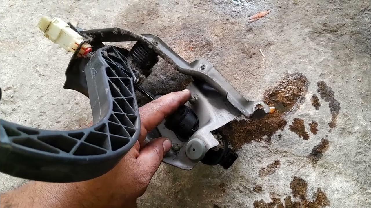reemplazando bomba principal de clutch, corsa 2005 YouTube